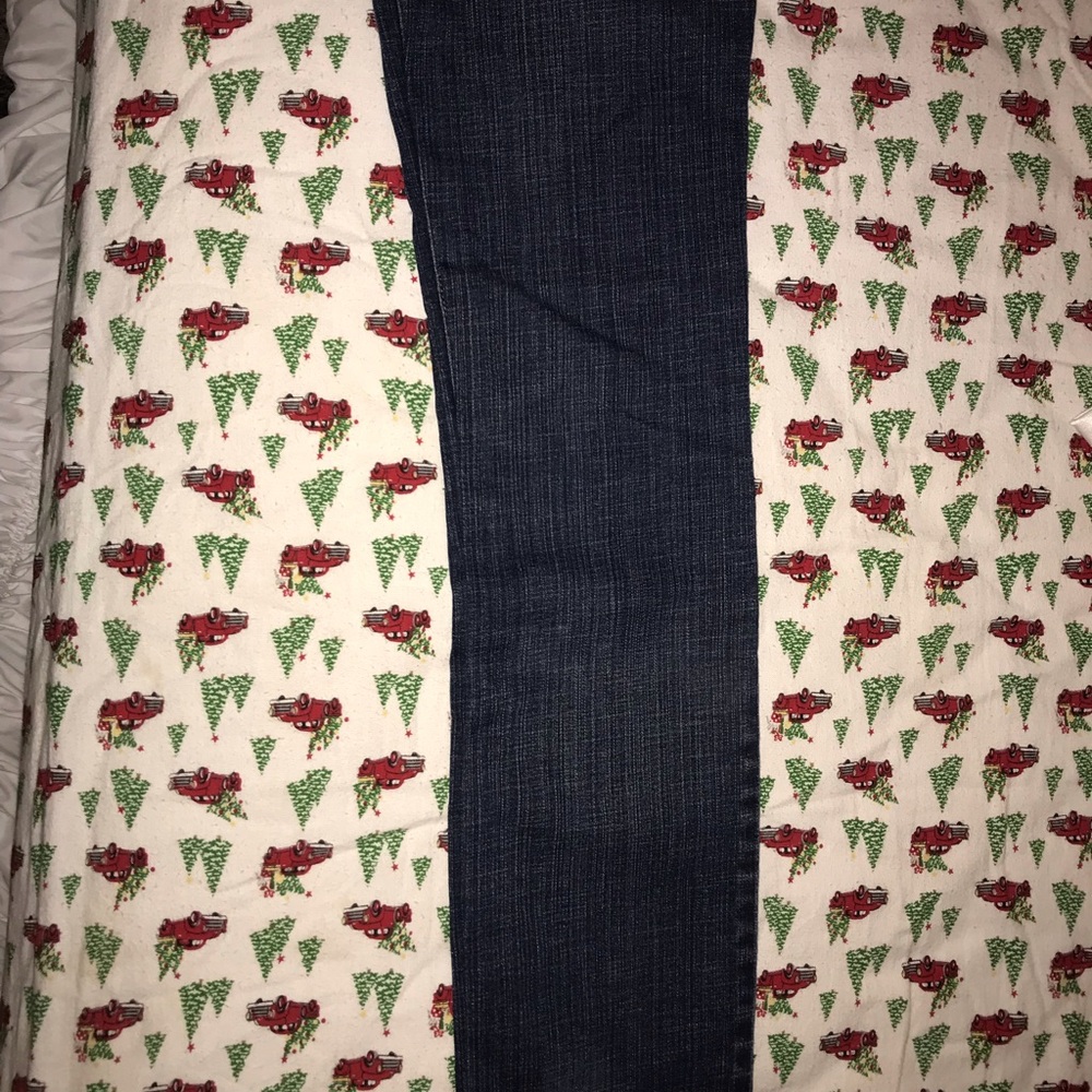 Womens/Juniors South pole jeans size 5 nice new without tags straight leg.